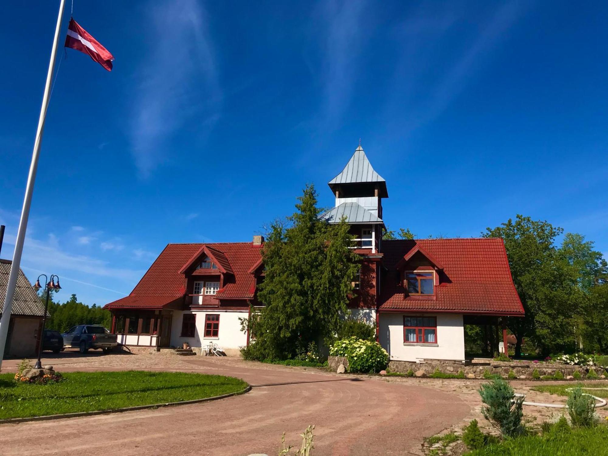 Pilskalni Hotel Ivande Exterior photo