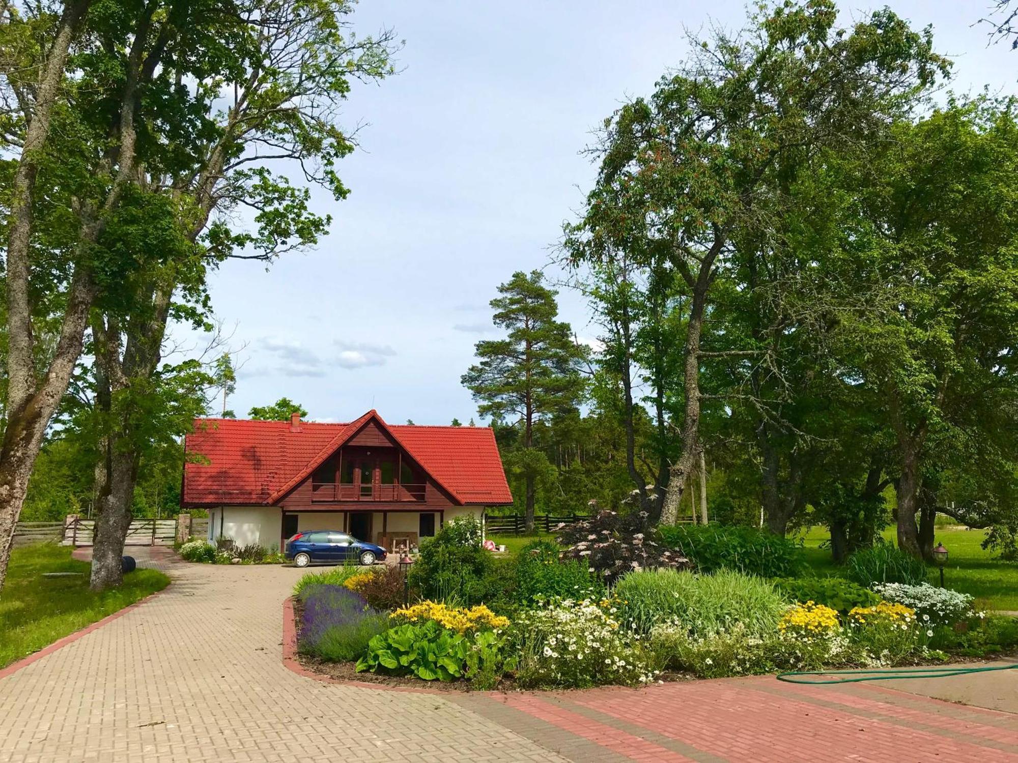 Pilskalni Hotel Ivande Exterior photo